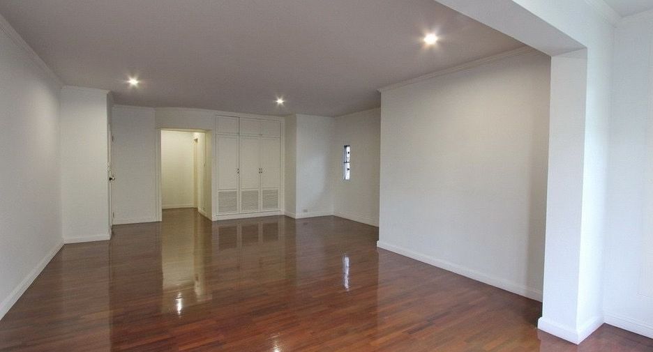 For rent 3 bedrooms house in Watthana, Bangkok