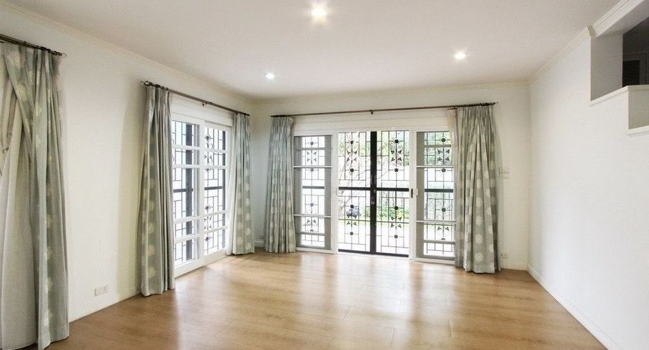 For rent 3 bedrooms house in Watthana, Bangkok