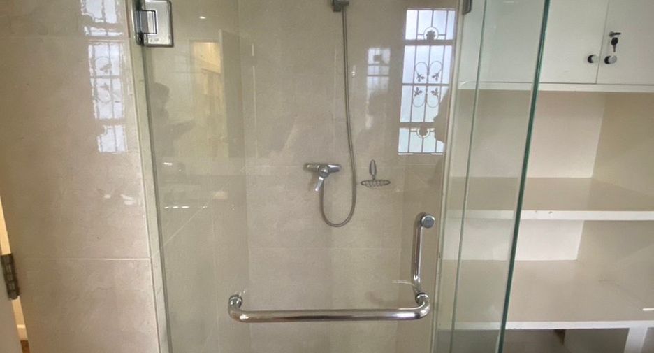 For rent 3 bedrooms house in Watthana, Bangkok
