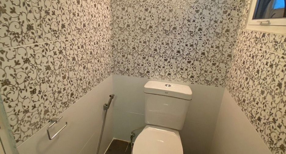 For rent 3 bedrooms house in Watthana, Bangkok