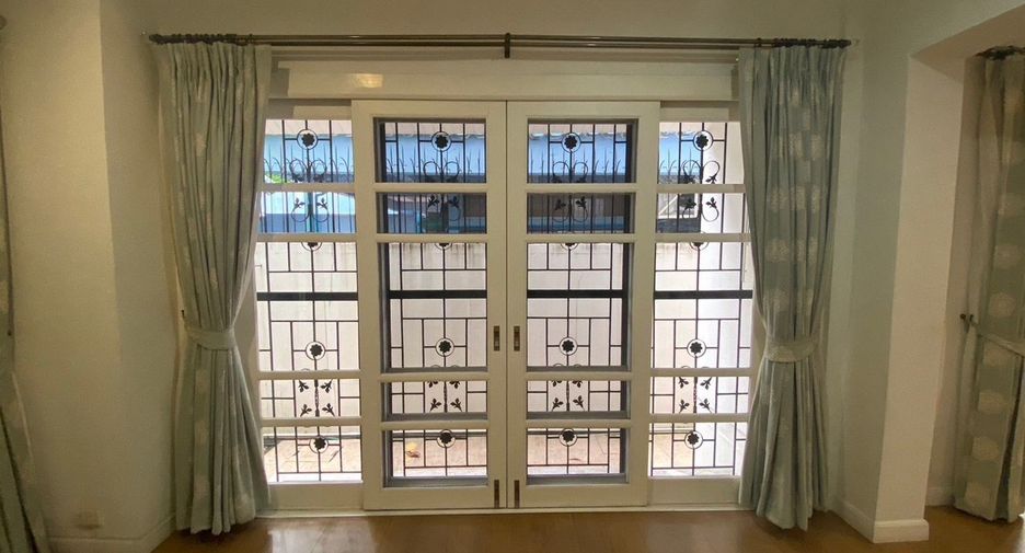 For rent 3 bedrooms house in Watthana, Bangkok