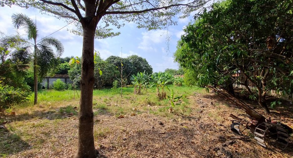 For sale 4 bed warehouse in Mueang Samut Prakan, Samut Prakan