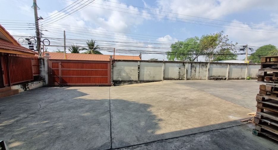 For sale 4 bed warehouse in Mueang Samut Prakan, Samut Prakan