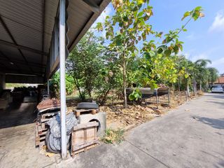 For sale 4 bed warehouse in Mueang Samut Prakan, Samut Prakan