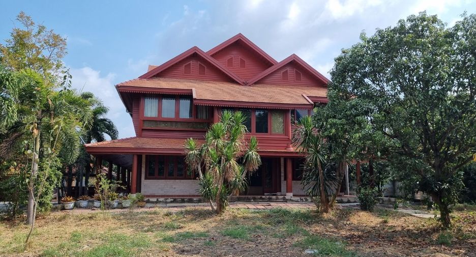 For sale 4 bed warehouse in Mueang Samut Prakan, Samut Prakan