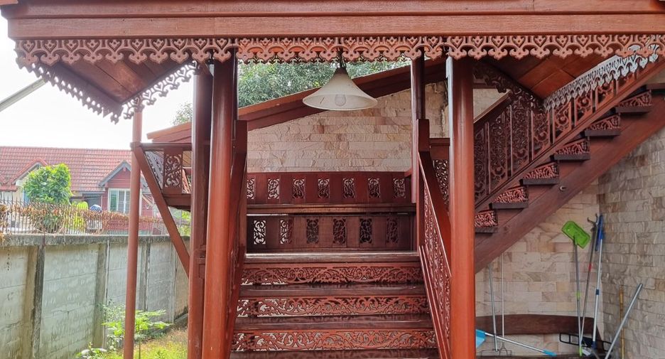 For sale 4 bed warehouse in Mueang Samut Prakan, Samut Prakan