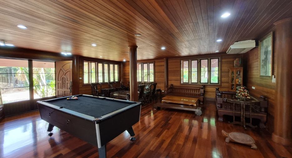For sale 4 bed warehouse in Mueang Samut Prakan, Samut Prakan