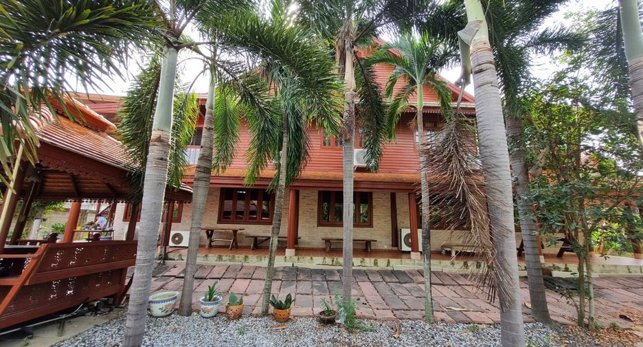 For sale 4 bed warehouse in Mueang Samut Prakan, Samut Prakan