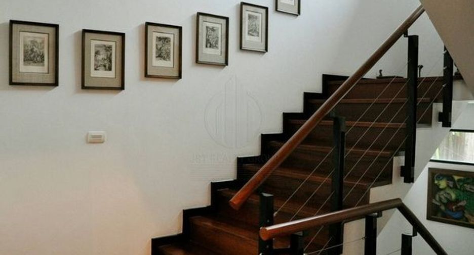 Haus zur Miete mit 4 Zimmer in Watthana, Bangkok