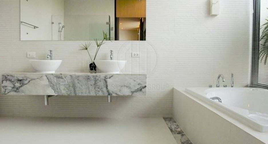 Haus zur Miete mit 4 Zimmer in Watthana, Bangkok