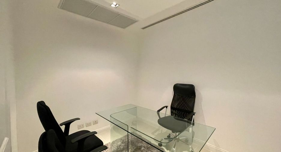 For rent 3 bedrooms condo in Pathum Wan, Bangkok