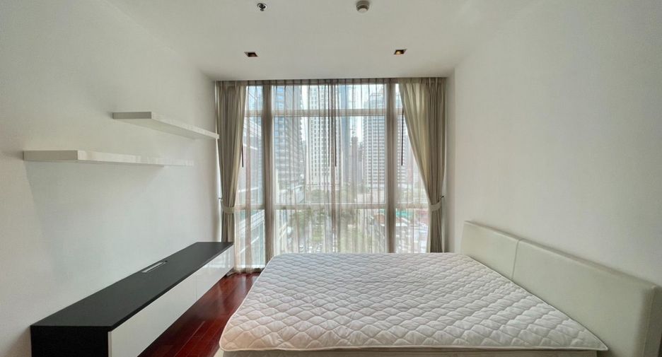 For rent 3 bedrooms condo in Pathum Wan, Bangkok
