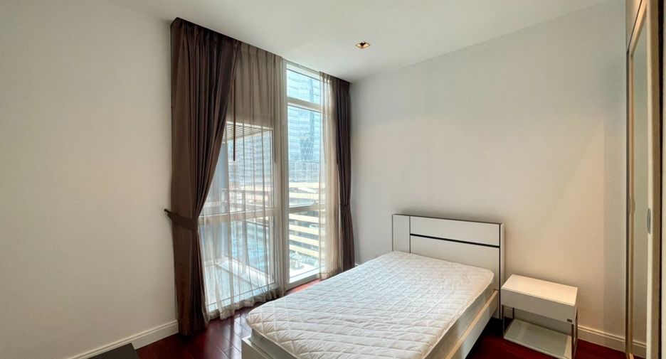 For rent 3 bedrooms condo in Pathum Wan, Bangkok