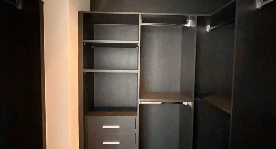 For rent 3 bedrooms condo in Pathum Wan, Bangkok