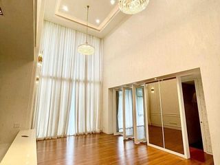 Condo en alquiler de 3 habitaciones en Sathon, Bangkok
