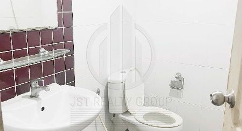 Haus zur Miete mit 4 Zimmer in Bang Kho Laem, Bangkok