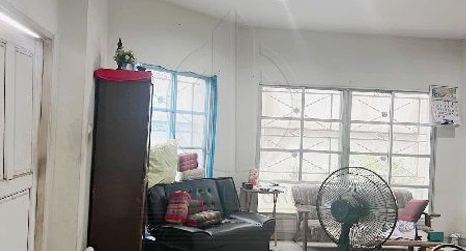 Haus zur Miete mit 4 Zimmer in Bang Kho Laem, Bangkok