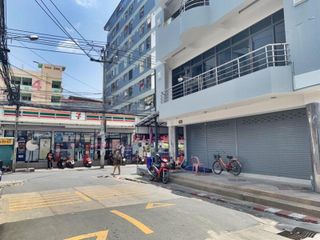 For rent 6 Beds retail Space in Chatuchak, Bangkok