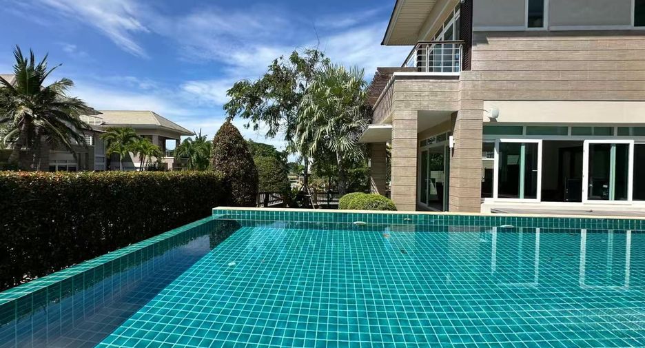 À vendre 4 chambres villa à Sattahip, Chonburi