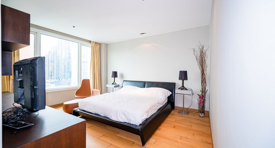 For sale 3 bedrooms condo in Khlong Toei, Bangkok