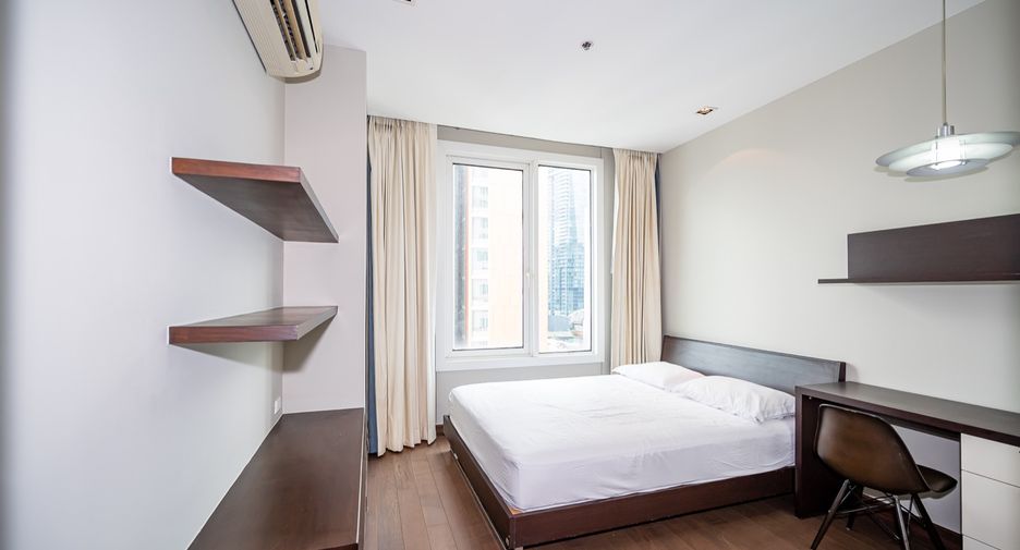 For sale 3 bedrooms condo in Khlong Toei, Bangkok