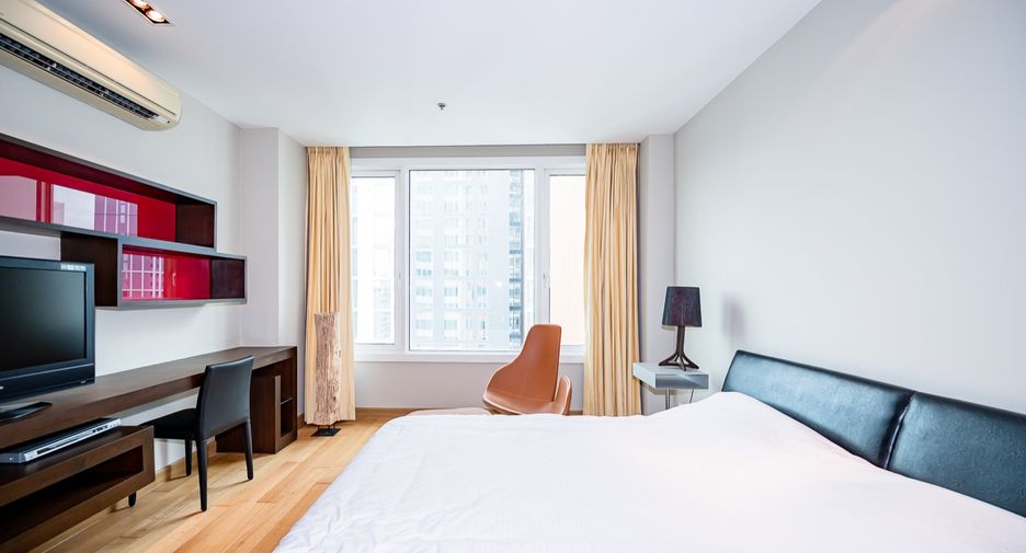 For sale 3 bedrooms condo in Khlong Toei, Bangkok
