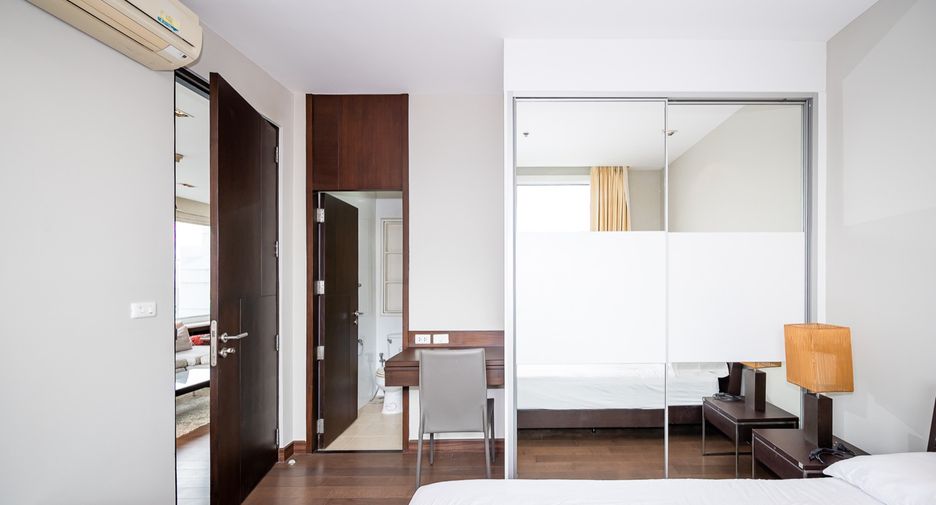 For sale 3 bedrooms condo in Khlong Toei, Bangkok