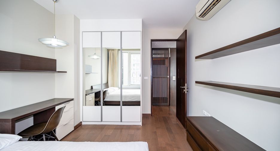 For sale 3 bedrooms condo in Khlong Toei, Bangkok