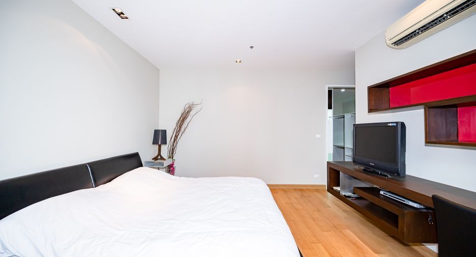 For sale 3 bedrooms condo in Khlong Toei, Bangkok