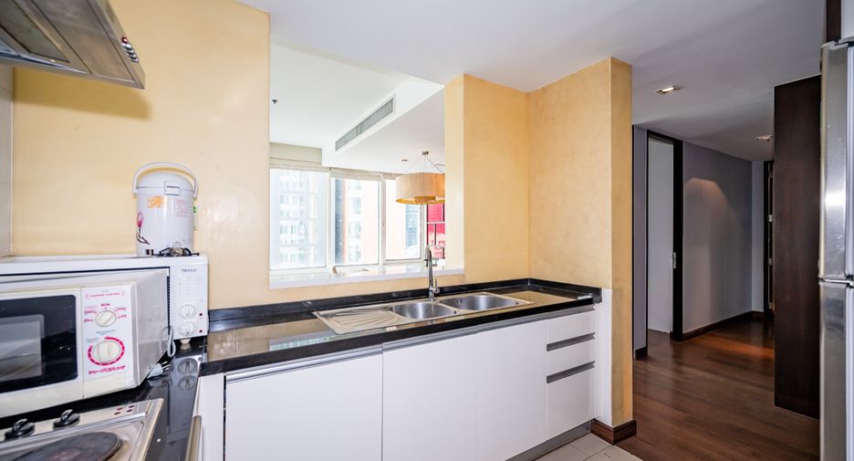 For sale 3 bedrooms condo in Khlong Toei, Bangkok