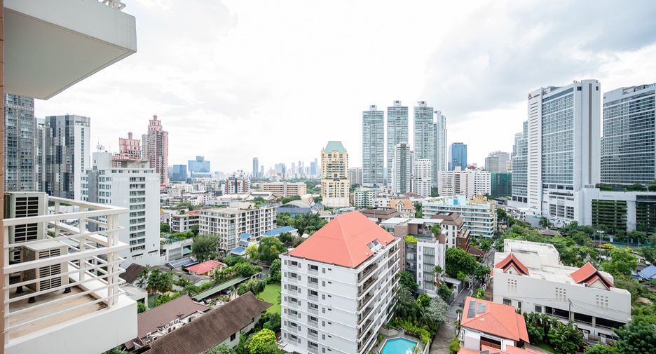 For sale 3 bedrooms condo in Khlong Toei, Bangkok