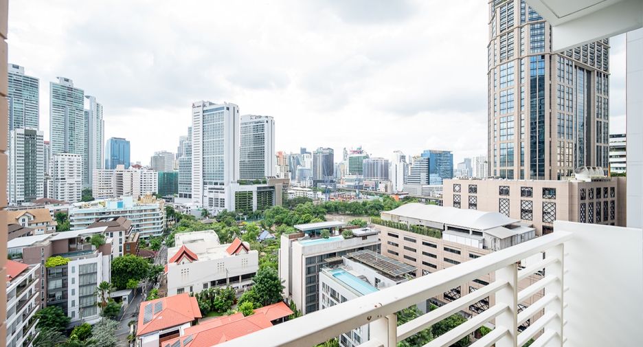 For sale 3 bedrooms condo in Khlong Toei, Bangkok
