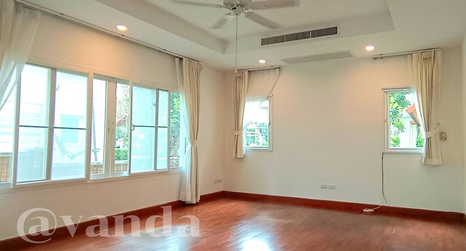 For rent 5 bed house in Pak Kret, Nonthaburi