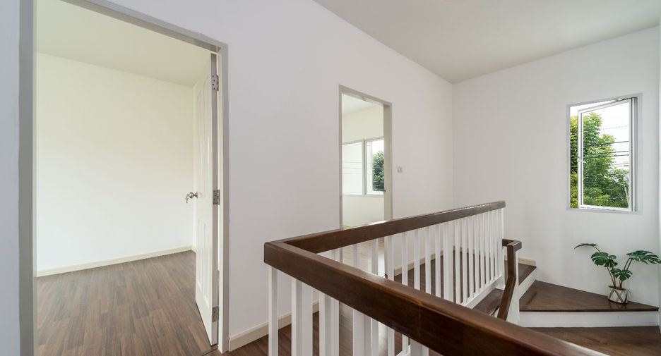For sale 3 ベッドルーム townhouse in Thung Khru, Bangkok