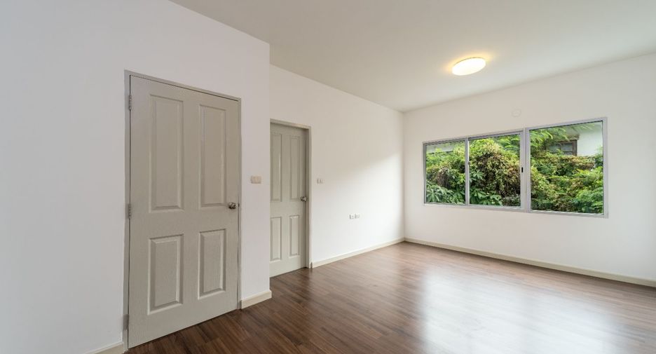 For sale 3 ベッドルーム townhouse in Thung Khru, Bangkok