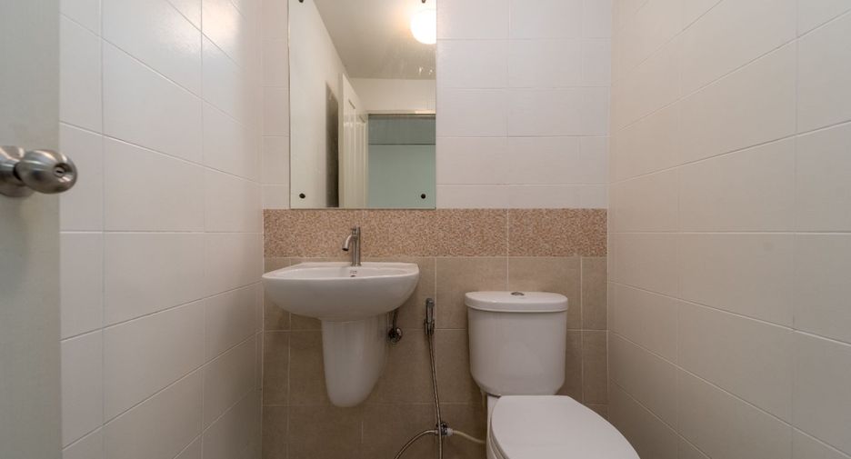 For sale 3 ベッドルーム townhouse in Thung Khru, Bangkok