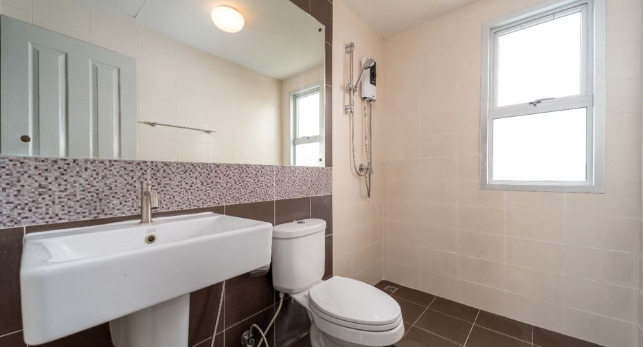 For sale 3 ベッドルーム townhouse in Thung Khru, Bangkok