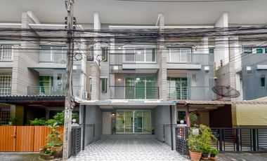 For sale 3 ベッドルーム townhouse in Thung Khru, Bangkok