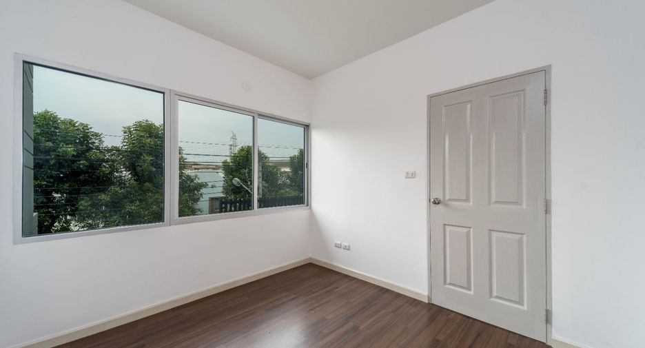 For sale 3 ベッドルーム townhouse in Thung Khru, Bangkok