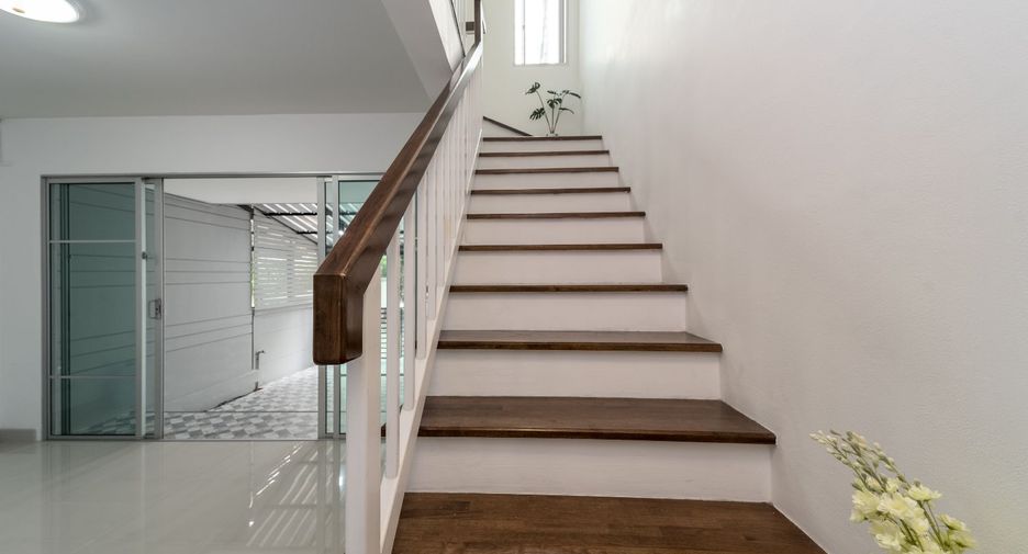 For sale 3 ベッドルーム townhouse in Thung Khru, Bangkok