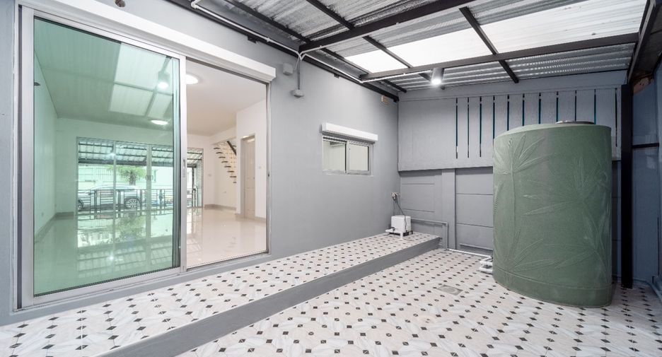 For sale 3 ベッドルーム townhouse in Thung Khru, Bangkok