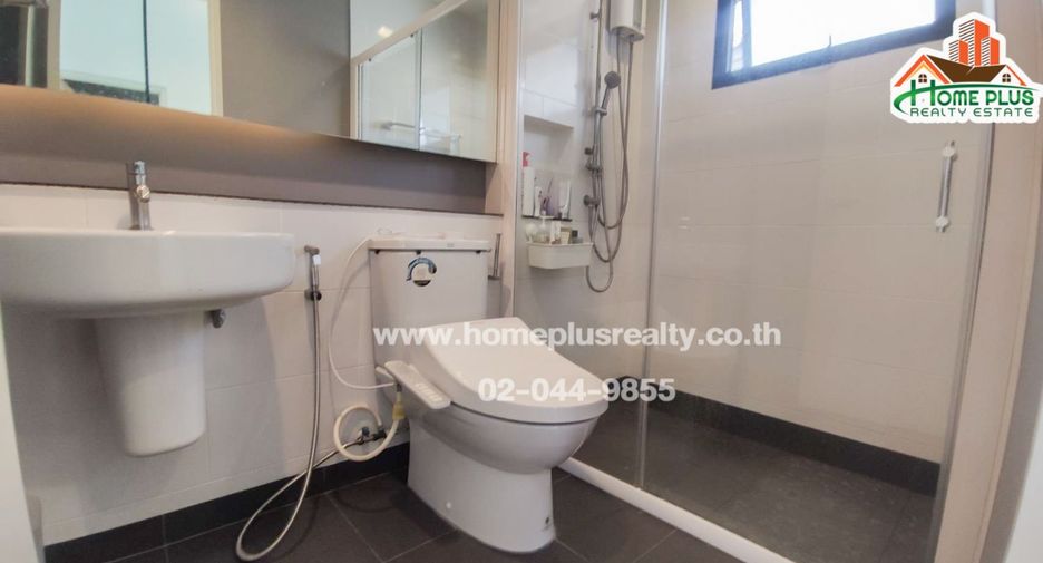 For sale 4 bedrooms house in Lat Krabang, Bangkok