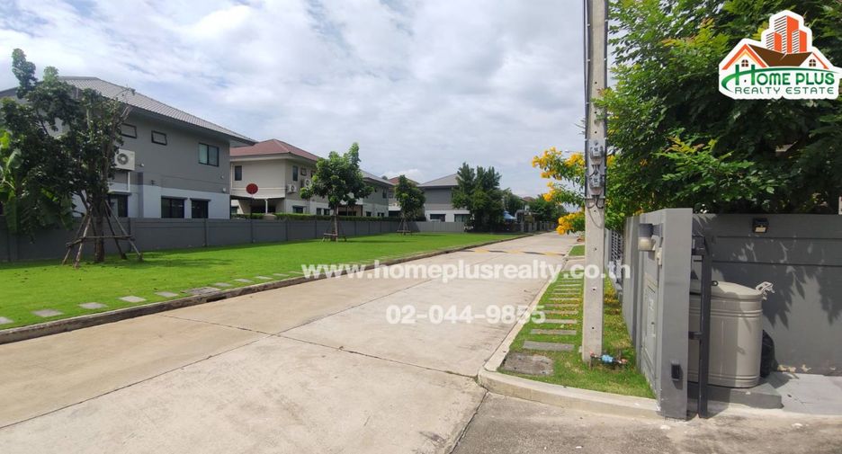 For sale 4 bedrooms house in Lat Krabang, Bangkok