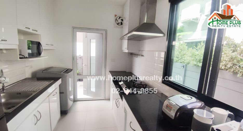 For sale 4 bedrooms house in Lat Krabang, Bangkok