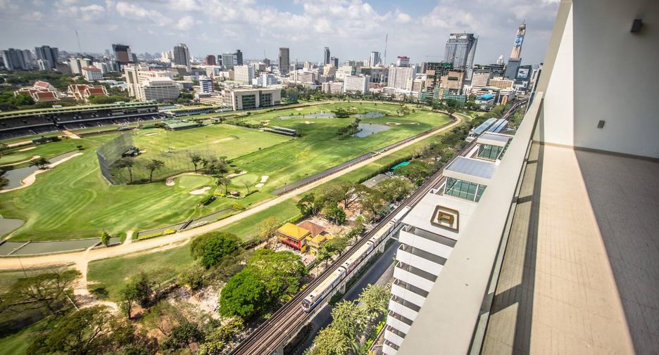 Condo en alquiler y en venta de 3 habitaciones en Pathum Wan, Bangkok
