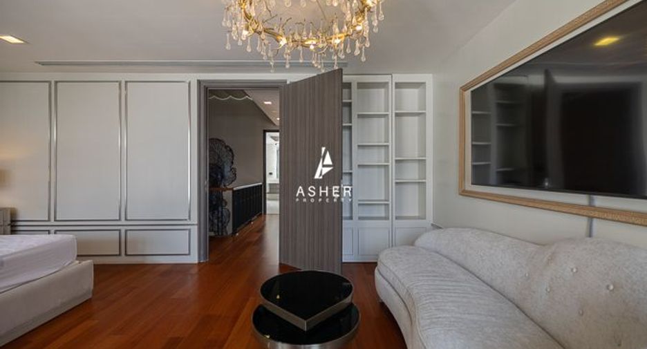 Casa en alquiler y en venta de 4 habitaciones en Watthana, Bangkok