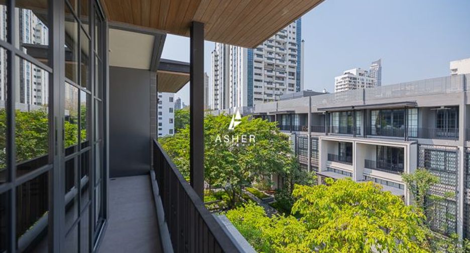 Casa en alquiler y en venta de 4 habitaciones en Watthana, Bangkok