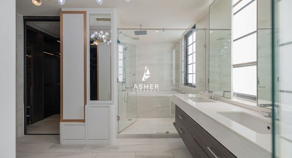 Casa en alquiler y en venta de 4 habitaciones en Watthana, Bangkok