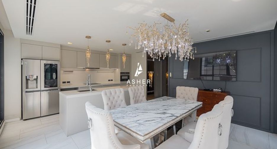 Casa en alquiler y en venta de 4 habitaciones en Watthana, Bangkok
