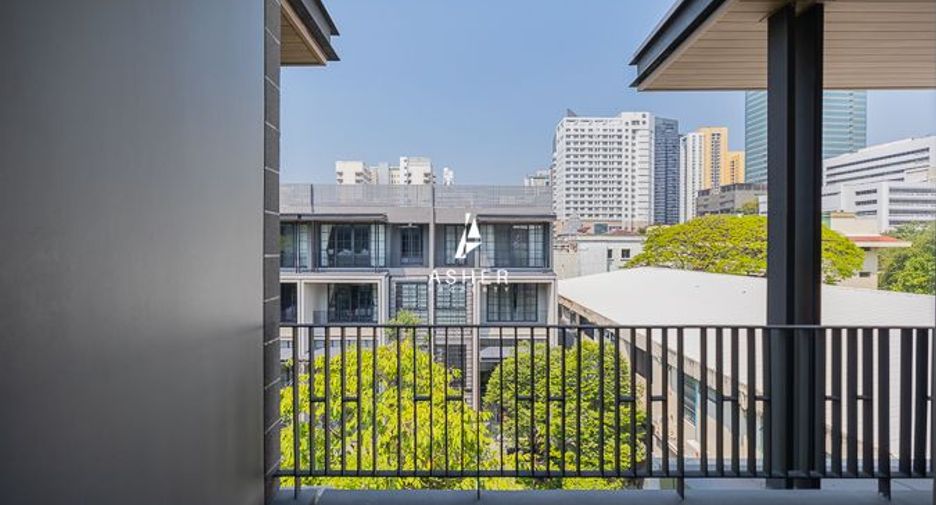 Casa en alquiler y en venta de 4 habitaciones en Watthana, Bangkok